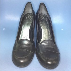 Nine West black shoes